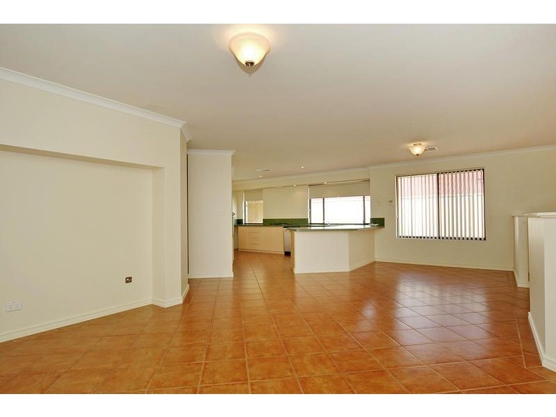 25 Lynnburn Pass, Carramar WA 6031