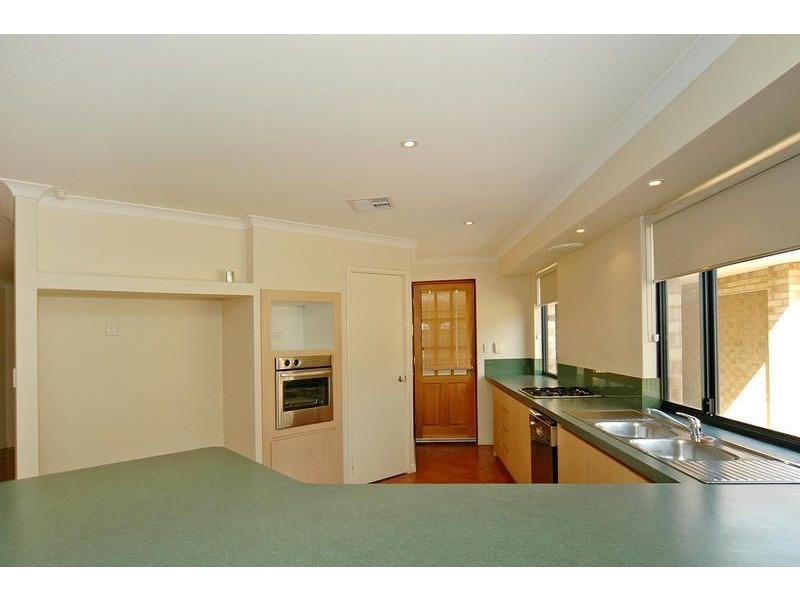 25 Lynnburn Pass, Carramar WA 6031