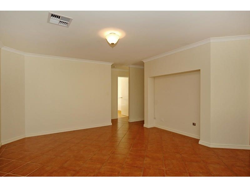 25 Lynnburn Pass, Carramar WA 6031