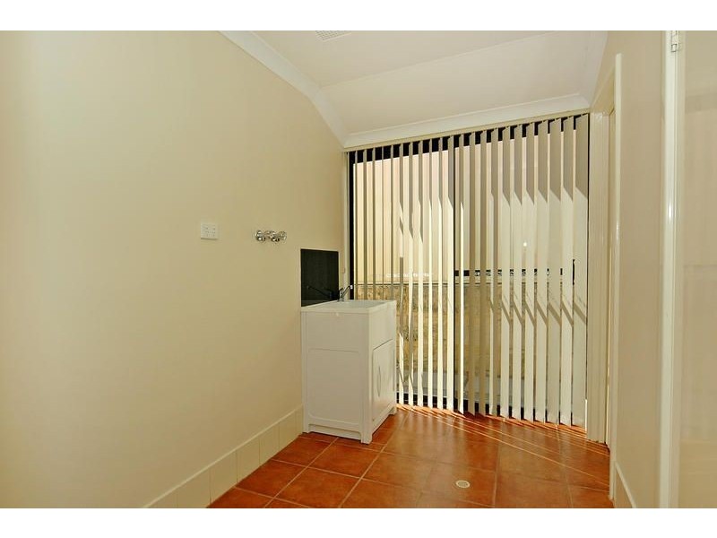 25 Lynnburn Pass, Carramar WA 6031