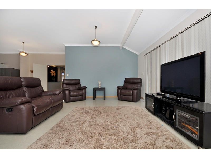 53 Hollins Bend, Madeley WA 6065