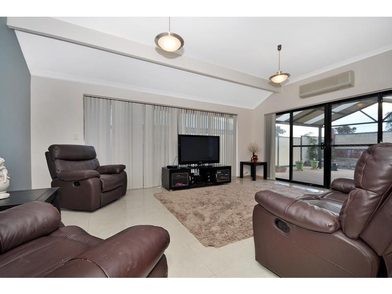 53 Hollins Bend, Madeley WA 6065