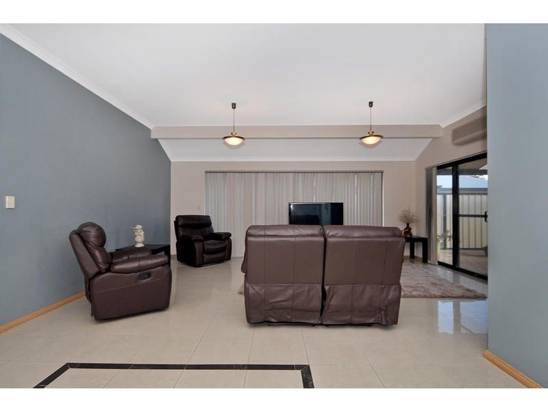 53 Hollins Bend, Madeley WA 6065