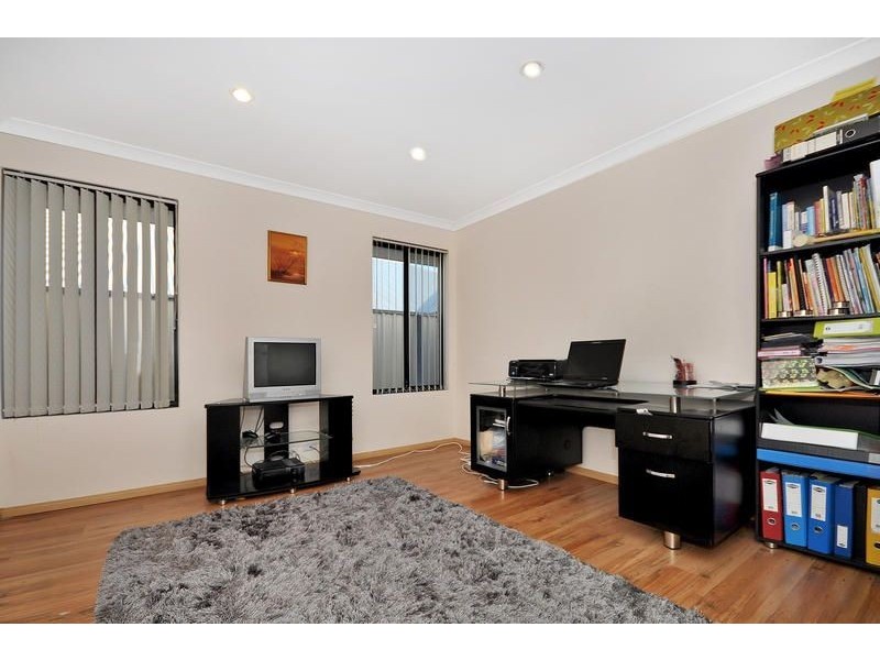 53 Hollins Bend, Madeley WA 6065