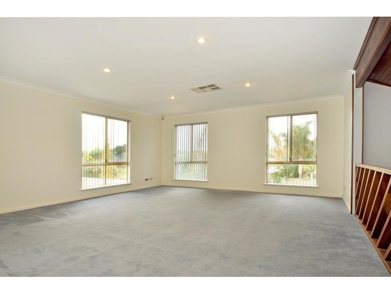 8 Simcoe Court, Joondalup WA 6027