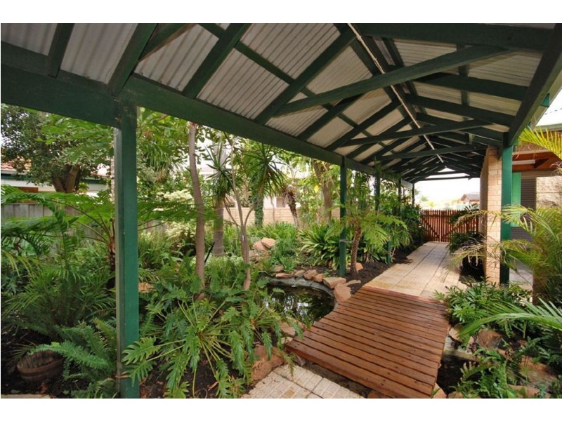 33 Canterbury Circle, Currambine WA 6028