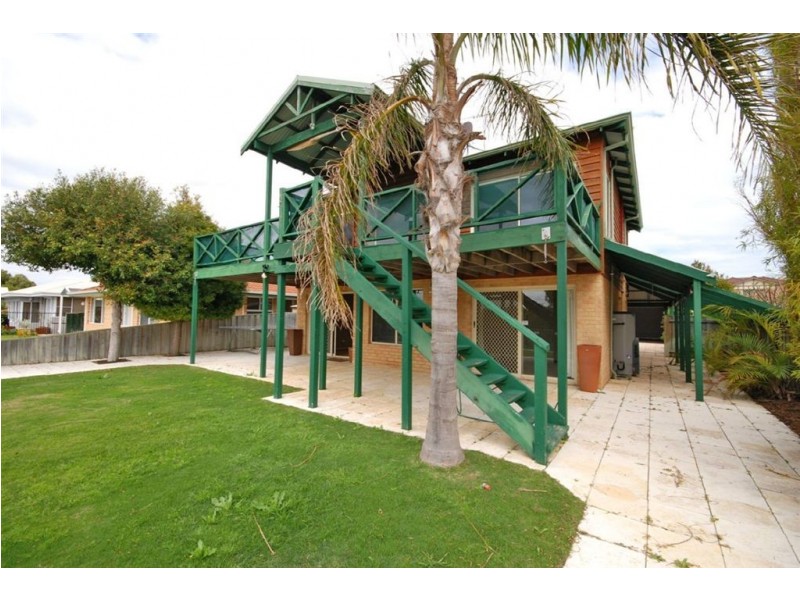 33 Canterbury Circle, Currambine WA 6028