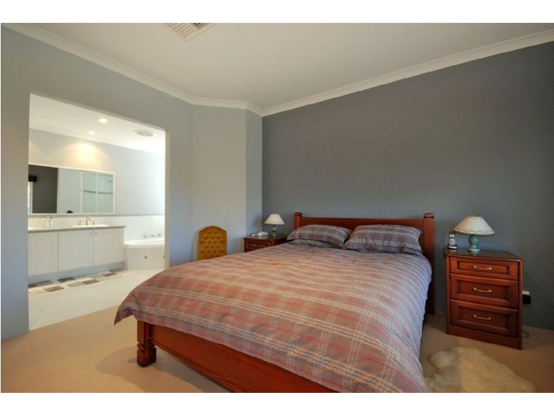 35 Meadowbrook Promenade, Currambine WA 6028