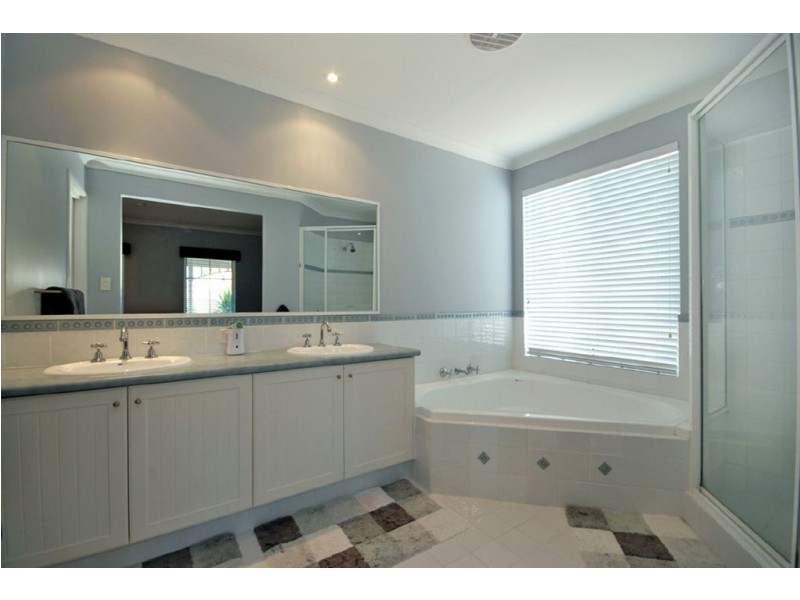 35 Meadowbrook Promenade, Currambine WA 6028