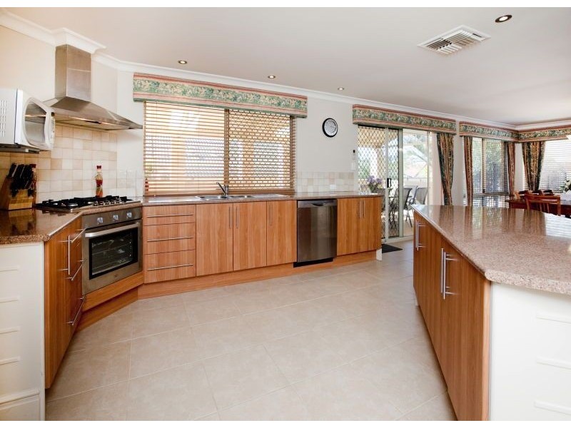 2 Midlothian Crescent, Kinross WA 6028