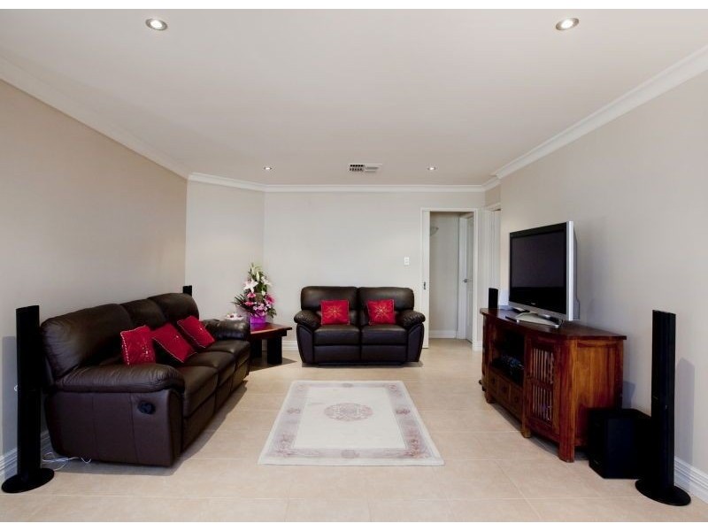 2 Midlothian Crescent, Kinross WA 6028