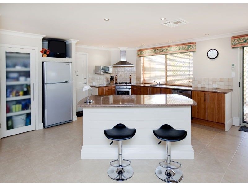 2 Midlothian Crescent, Kinross WA 6028