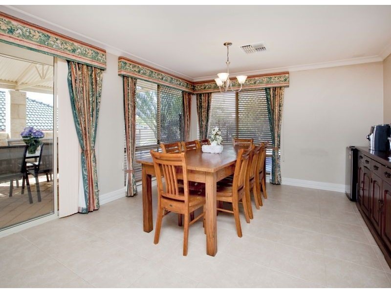 2 Midlothian Crescent, Kinross WA 6028