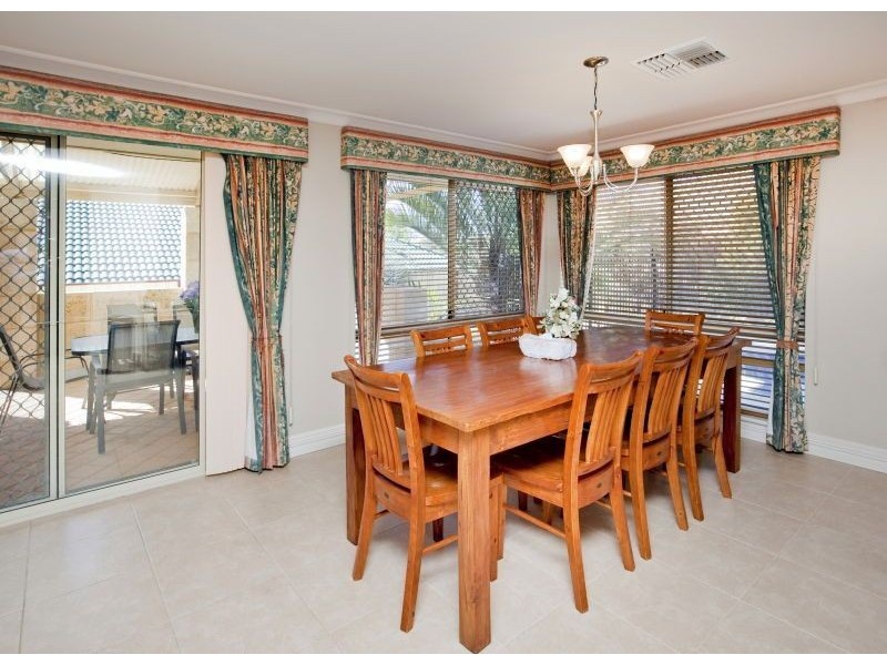 2 Midlothian Crescent, Kinross WA 6028