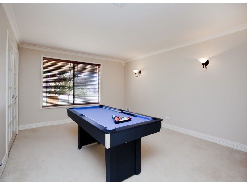 2 Midlothian Crescent, Kinross WA 6028