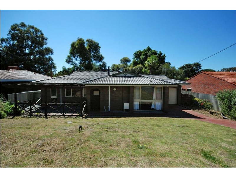 10 Cawarra Crescent, Craigie WA 6025