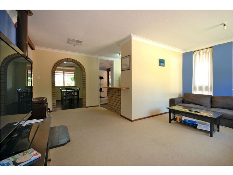 10 Cawarra Crescent, Craigie WA 6025