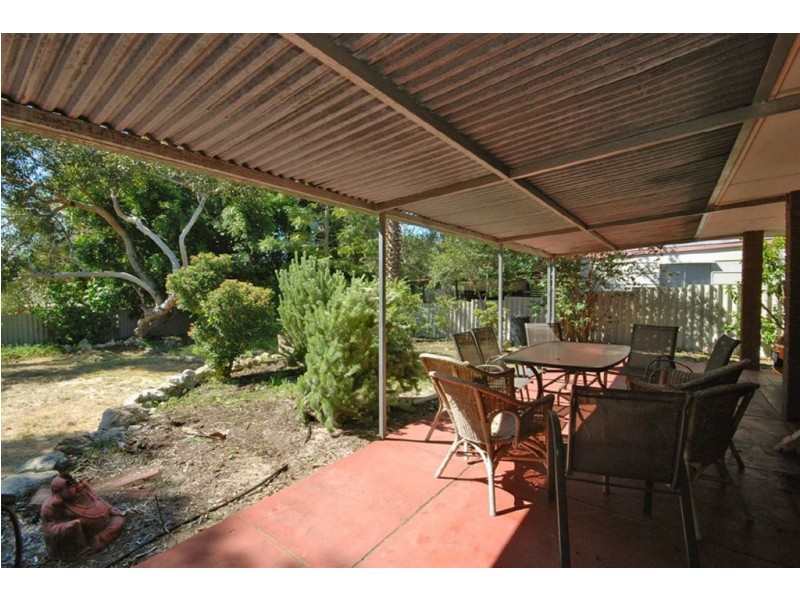 10 Cawarra Crescent, Craigie WA 6025