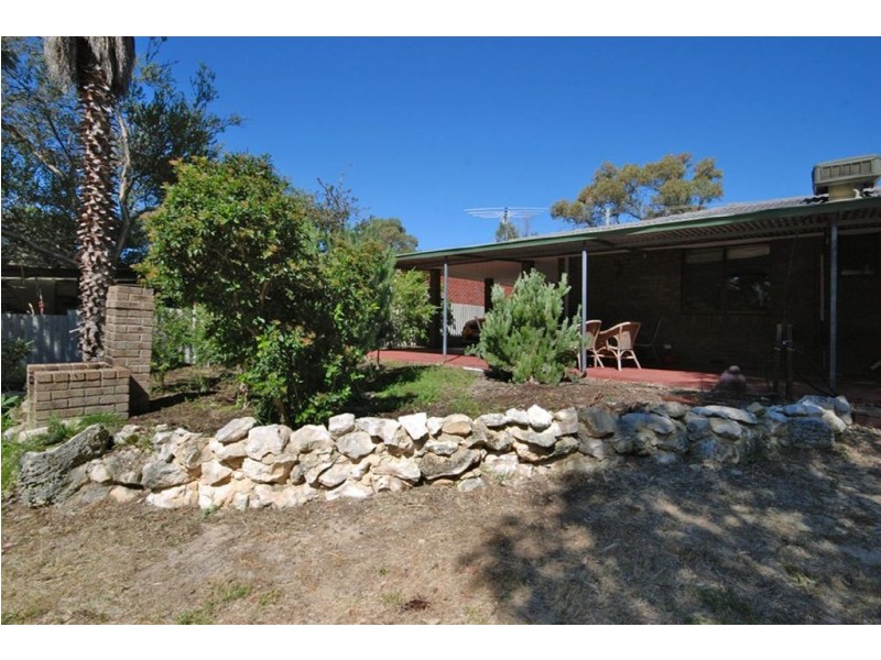 10 Cawarra Crescent, Craigie WA 6025