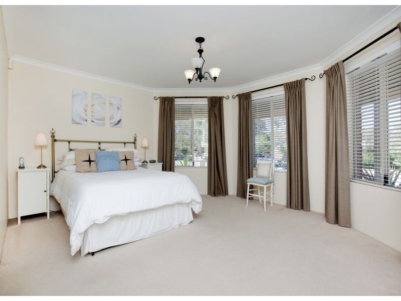 27 Manhattan Avenue, Iluka WA 6028