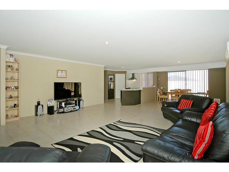 15 Hewlett Turn, Tapping WA 6065