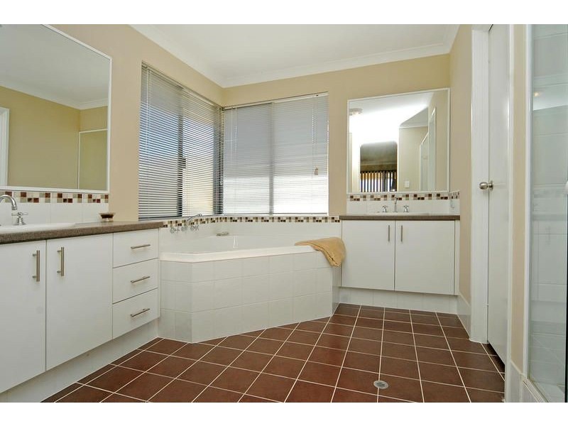 15 Hewlett Turn, Tapping WA 6065