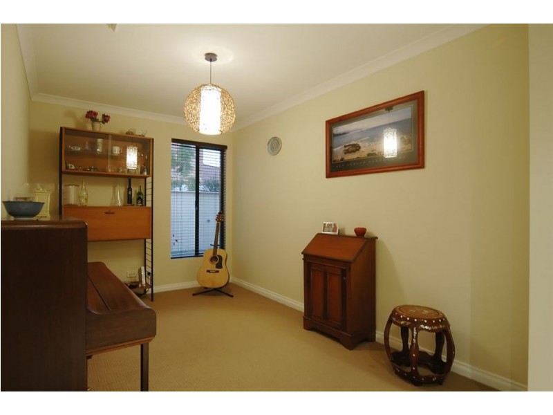 158 Golf Links Drive, Carramar WA 6031