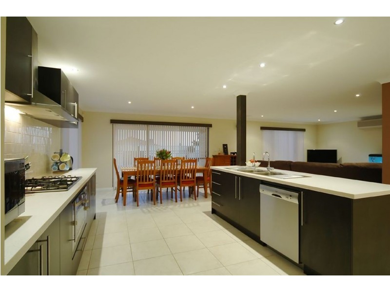 158 Golf Links Drive, Carramar WA 6031