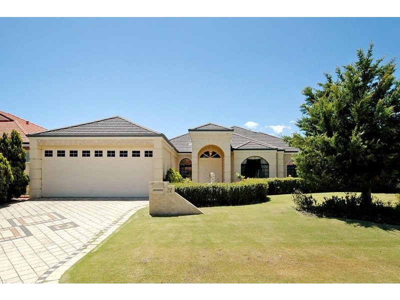 37 Savannah Way, Iluka WA 6028