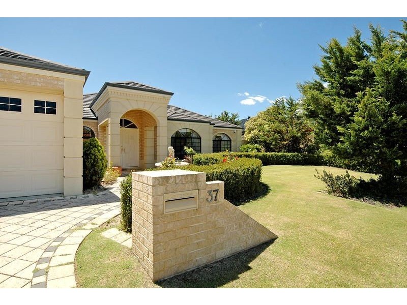 37 Savannah Way, Iluka WA 6028