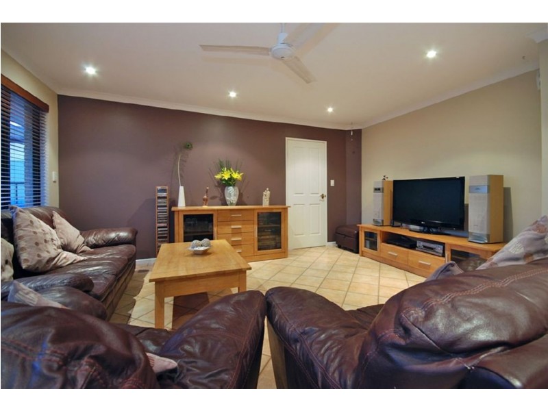 16 MacNaughton Crescent, Kinross WA 6028