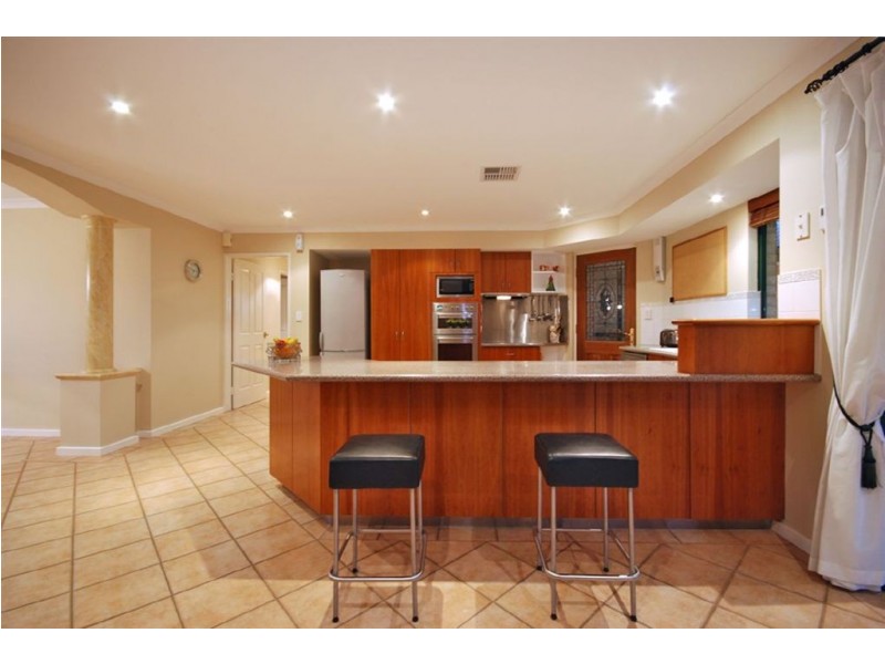 16 MacNaughton Crescent, Kinross WA 6028