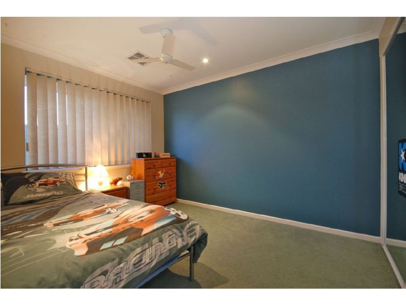 16 MacNaughton Crescent, Kinross WA 6028