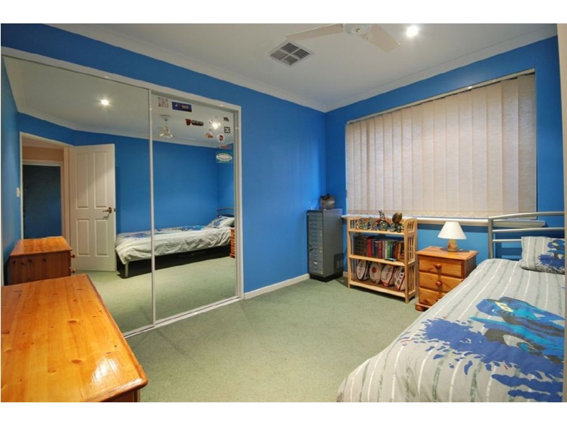 16 MacNaughton Crescent, Kinross WA 6028