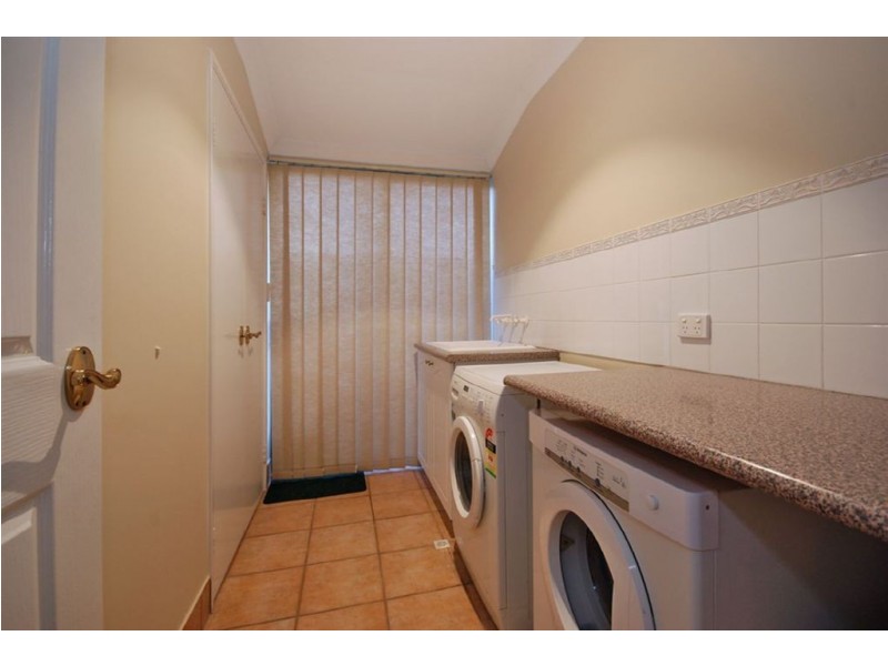 16 MacNaughton Crescent, Kinross WA 6028