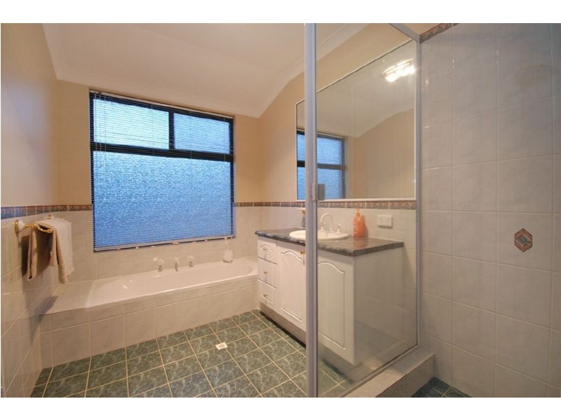 16 MacNaughton Crescent, Kinross WA 6028