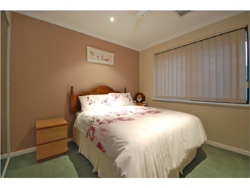 16 MacNaughton Crescent, Kinross WA 6028