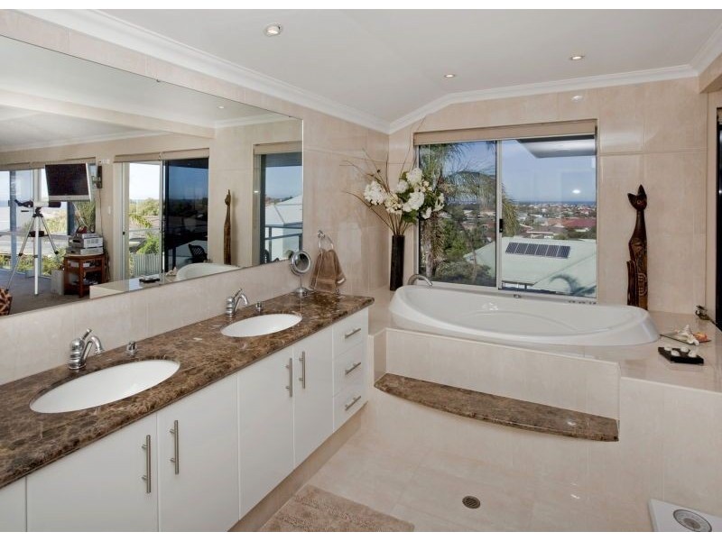 15 Seapeak Road, Ocean Reef WA 6027