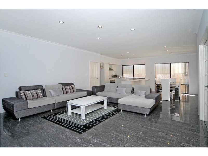 21 Bardeen Pass, Carramar WA 6031