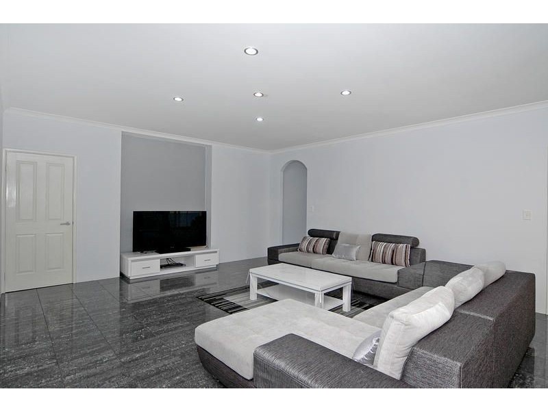 21 Bardeen Pass, Carramar WA 6031