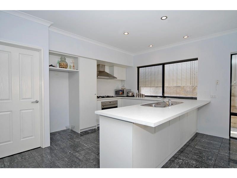 21 Bardeen Pass, Carramar WA 6031