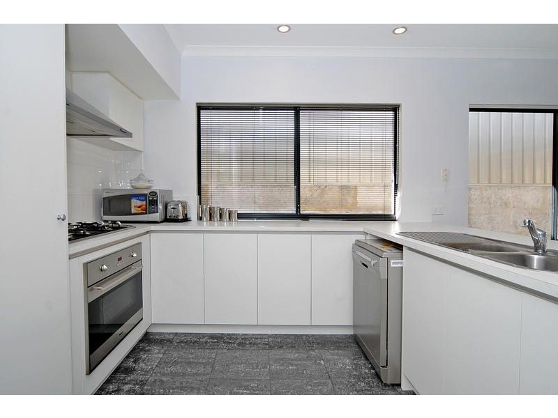 21 Bardeen Pass, Carramar WA 6031