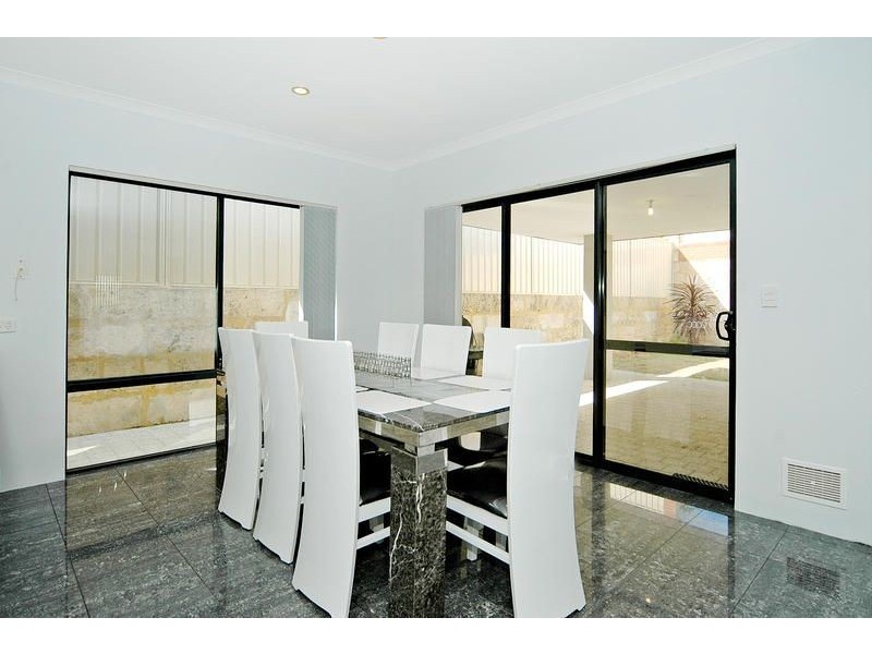 21 Bardeen Pass, Carramar WA 6031