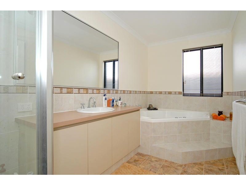 21 Bardeen Pass, Carramar WA 6031