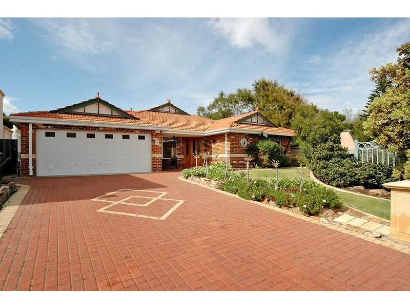 2 Delgado Parade, Iluka WA 6028