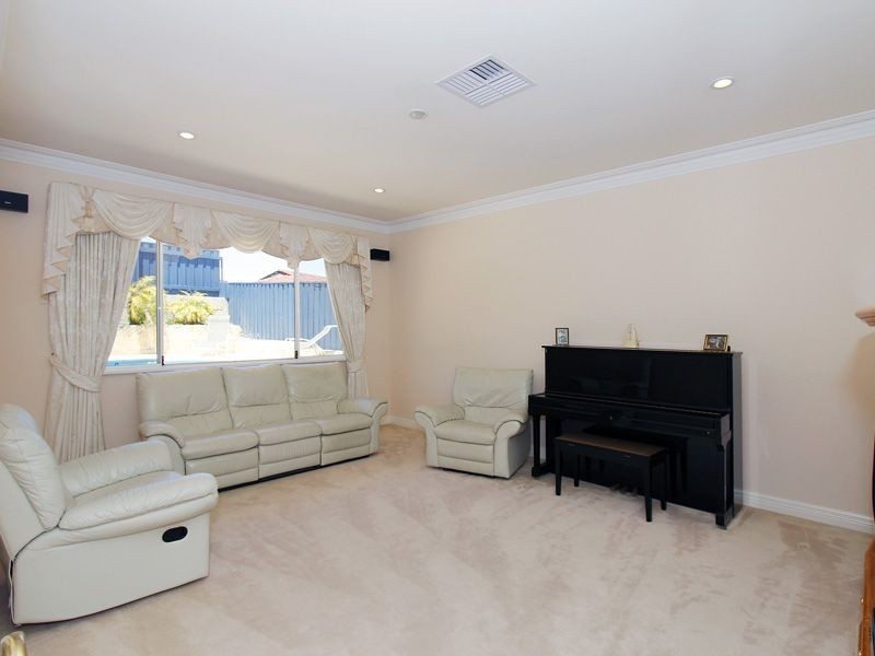 12 Brearley Mews, Hillarys WA 6025