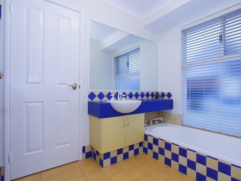 19 Carwoola Circle, Carramar WA 6031