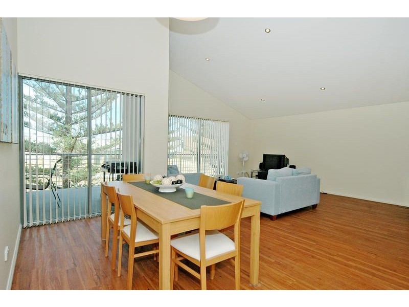 4/4 Bouvard Walk, Clarkson WA 6030