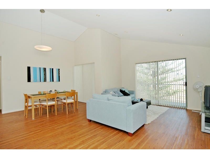 4/4 Bouvard Walk, Clarkson WA 6030