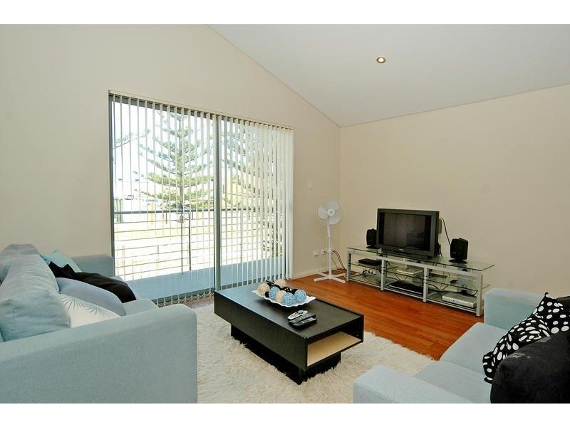 4/4 Bouvard Walk, Clarkson WA 6030